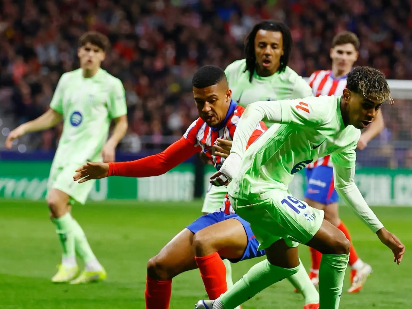 九游-德罗巴爆冷击败西班牙队,赛况扑朔迷离引爆全场!的简单介绍